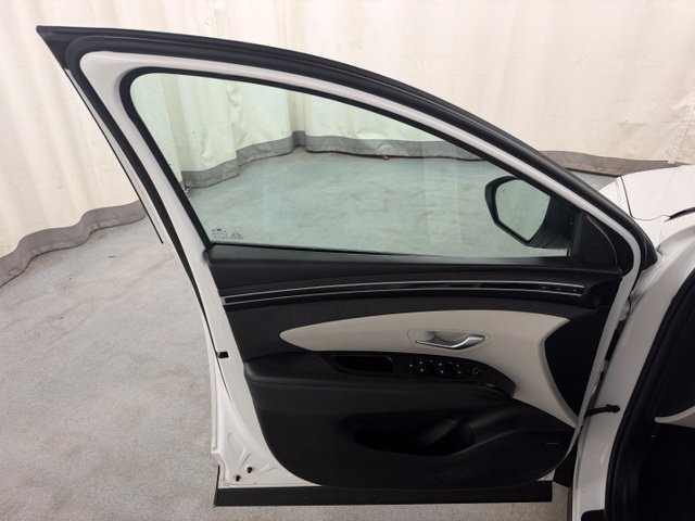 Used 2023 Hyundai Tucson Limited AWD/4WD image 12