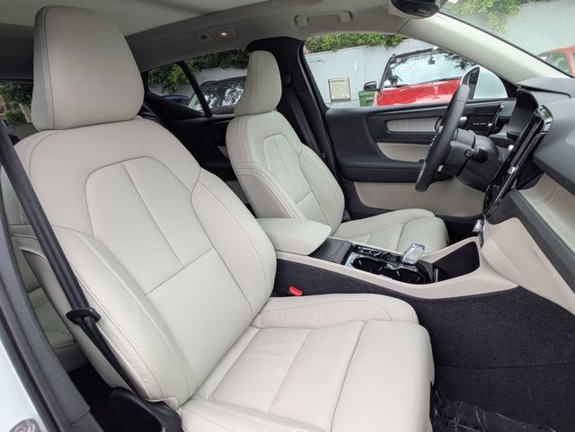 Certified 2023 Volvo XC40 B5 Ultimate AWD/4WD image 31