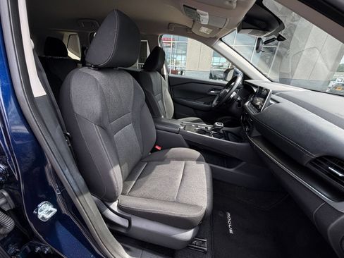 Used 2025 Nissan Rogue SV FWD image 38