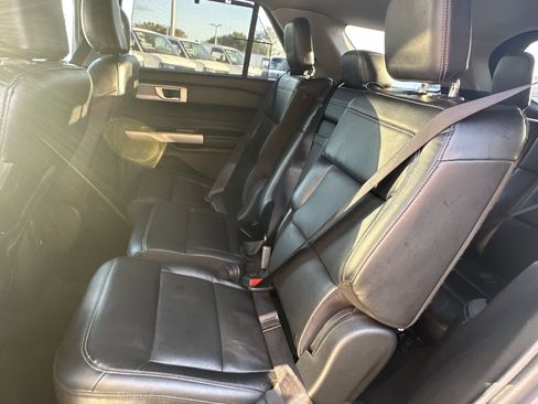 Used 2022 Ford Explorer Limited image 39