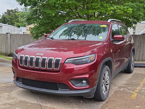 Used 2019 Jeep Cherokee Latitude Plus w/ Comfort/Convenience Group FWD image 2
