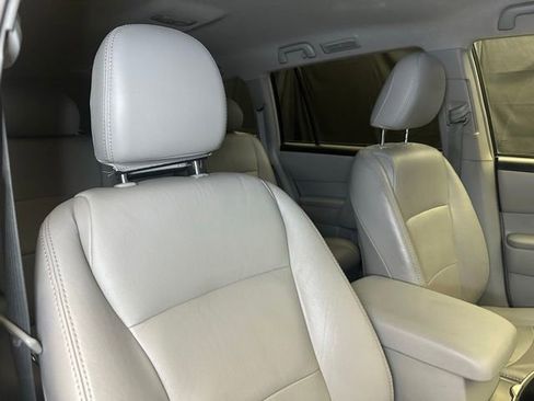 Used 2012 Toyota Highlander 4WD w/ Tech Pkg image 16