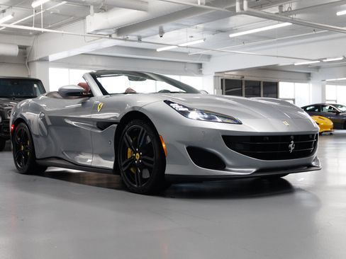 Used 2019 Ferrari Portofino RWD image 10