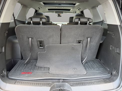 Used 2021 GMC Acadia SLT w/ Premium Package image 22