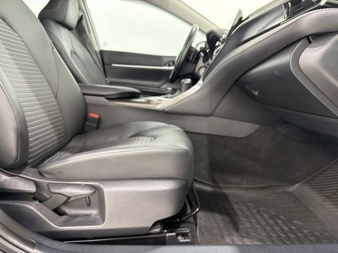 Used 2022 Toyota Camry SE w/ Cold Weather Package AWD/4WD image 20