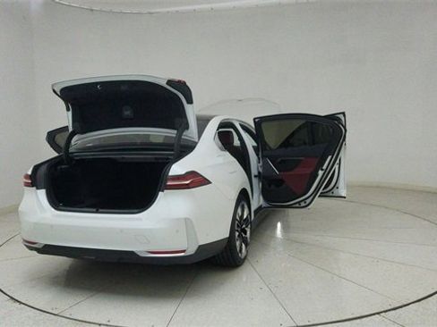 Used 2025 BMW 540i xDrive image 78