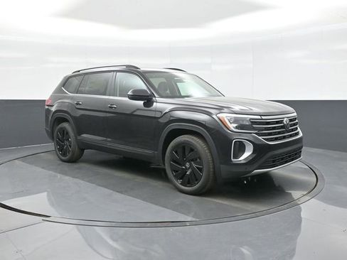 New 2026 Volkswagen Atlas SE image 1