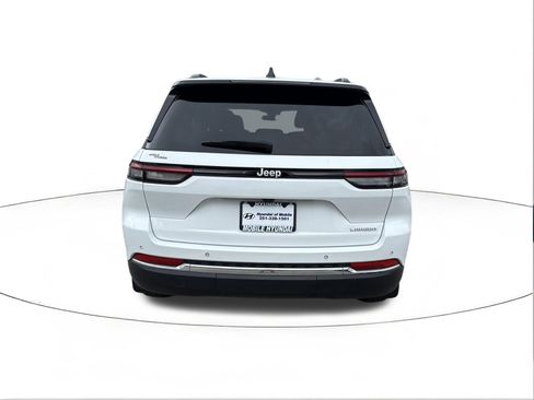 Used 2025 Jeep Grand Cherokee Laredo w/ MOPAR Finishing Package RWD image 4