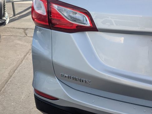 Used 2019 Chevrolet Equinox LS w/ LS Convenience Package image 5