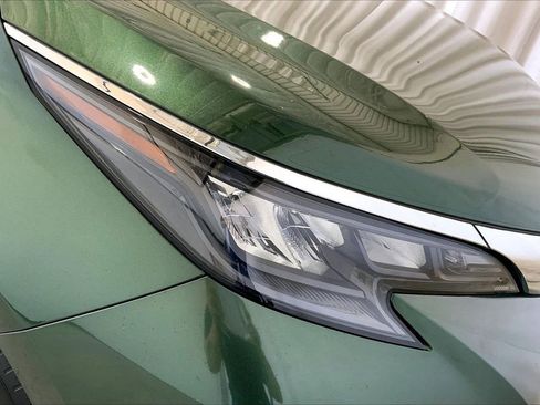 Used 2024 Toyota Sienna LE image 28