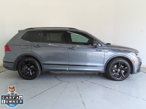 Certified 2024 Volkswagen Tiguan SE R-Line image 2