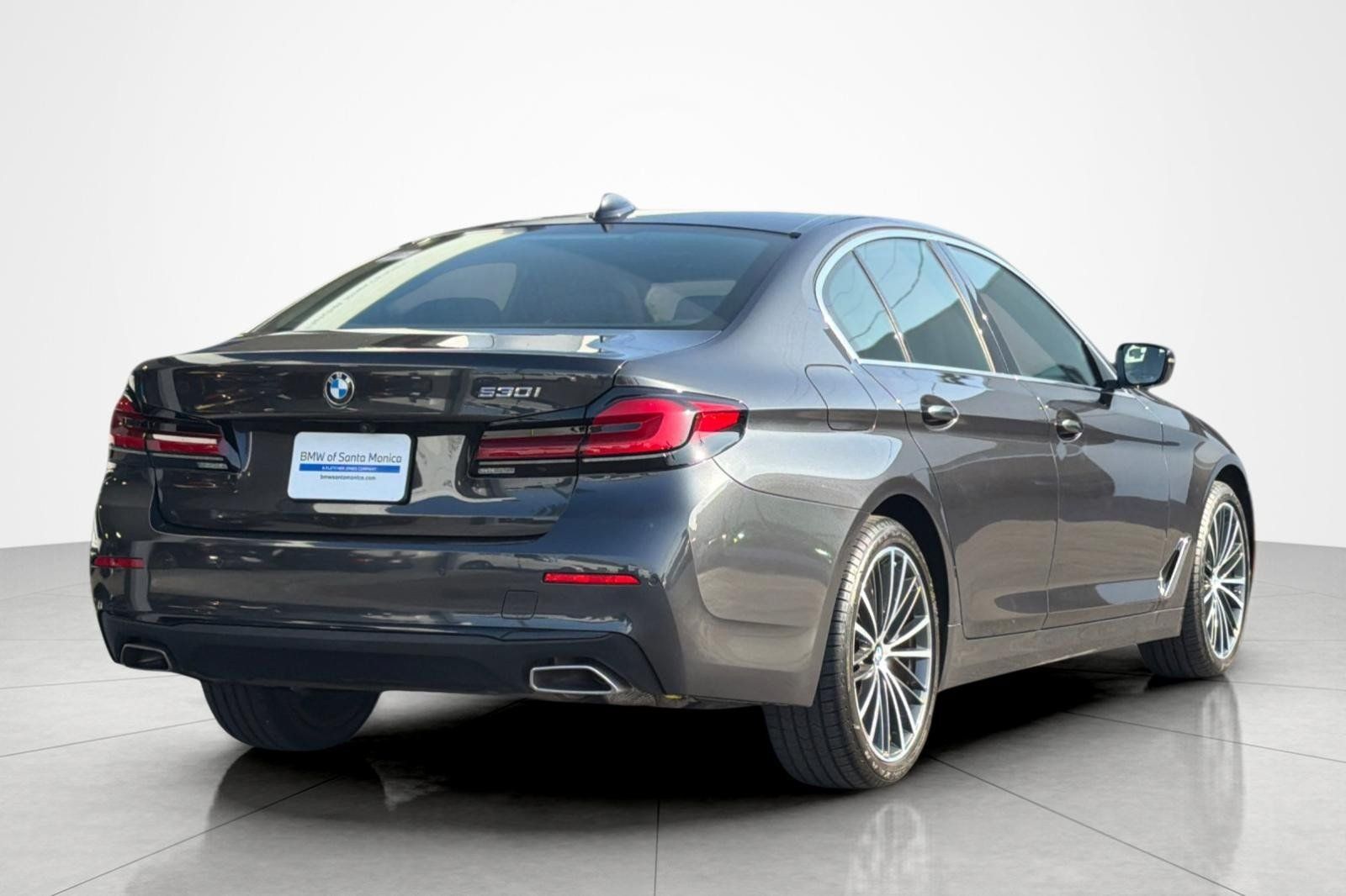 Used 2023 BMW 530i w/ Convenience Package RWD image 5