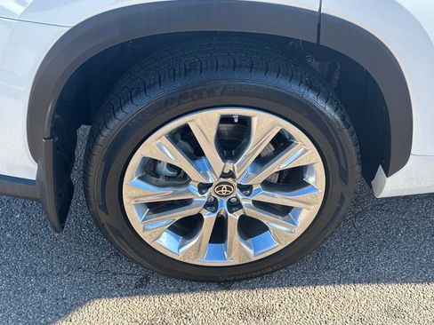 Used 2023 Toyota Highlander Limited image 42