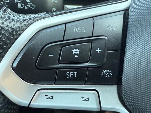 Used 2022 Volkswagen Atlas Cross Sport SEL Premium R-Line image 15