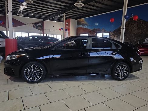 Used 2023 Kia Forte GT-Line w/ GT-Line Technology Package FWD image 2