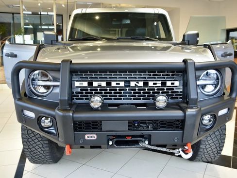 Used 2023 Ford Bronco Badlands image 2