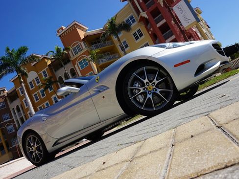 Used 2011 Ferrari California image 38