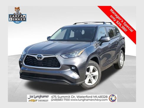 Used 2023 Toyota Highlander LE AWD/4WD image 1