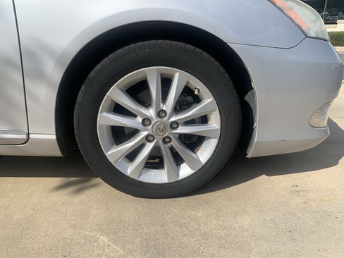 Used 2010 Lexus ES 350 w/ Preferred Accessory Package FWD image 11