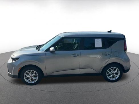 Used 2025 Kia Soul LX w/ LX Technology Package FWD image 7