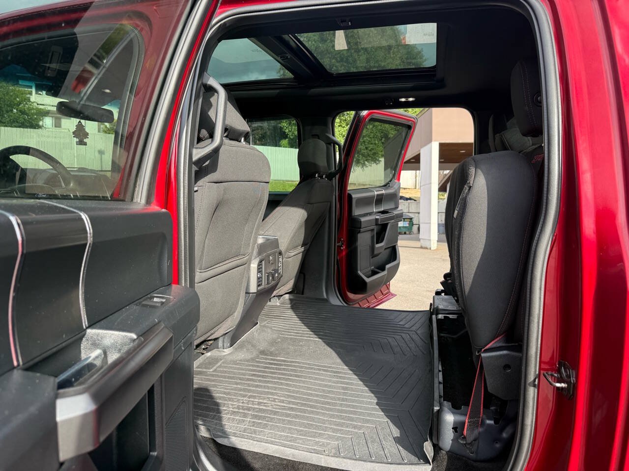 Used 2018 Ford F150 XLT w/ Equipment Group 302A Luxury AWD/4WD image 27