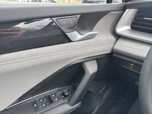 New 2026 Volkswagen Tiguan SE image 19