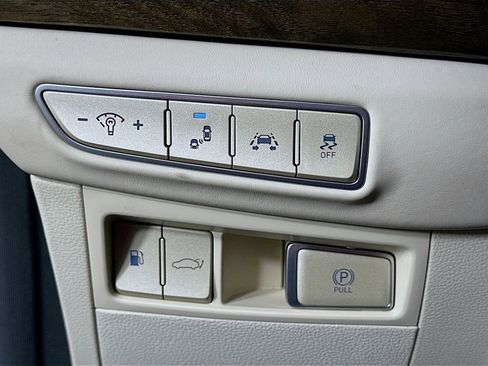 Used 2017 Genesis G90 5.0 Ultimate image 10