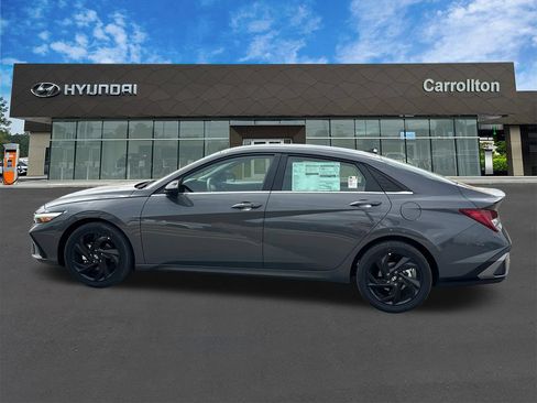 New 2026 Hyundai Elantra SEL Sport Premium FWD image 9