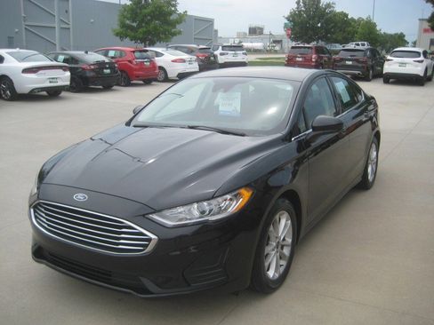 Used 2020 Ford Fusion SE FWD image 4