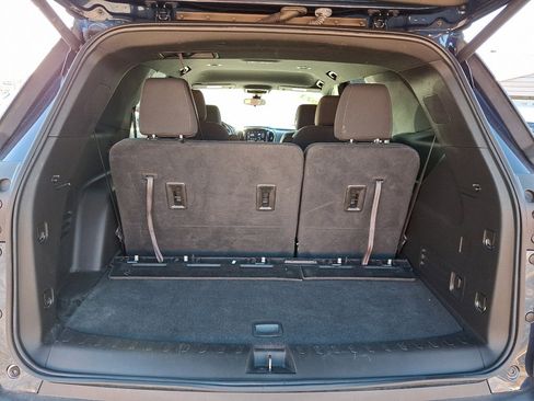 Used 2023 Chevrolet Traverse LT image 18