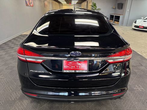 Used 2018 Ford Fusion SE w/ Fusion SE Technology Package image 11