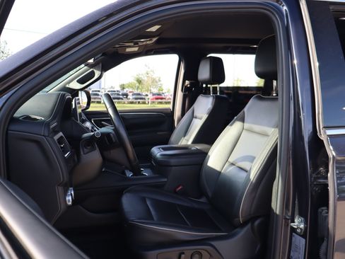 Used 2023 GMC Yukon SLT AWD/4WD image 11