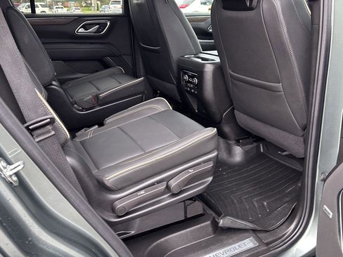 Used 2024 Chevrolet Tahoe Premier w/ Premium Package image 24