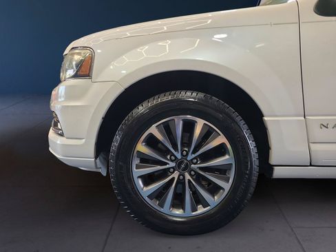 Used 2016 Lincoln Navigator Select RWD image 9