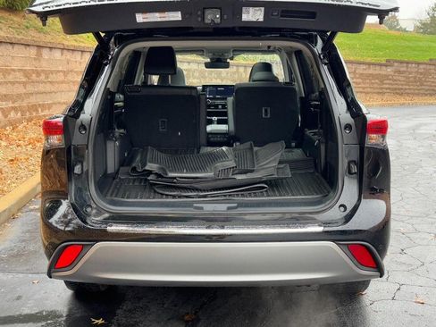 Used 2023 Toyota Highlander AWD image 9