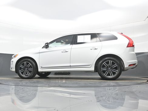 Used 2017 Volvo XC60 T5 Dynamic w/ Preferred Option Package image 29