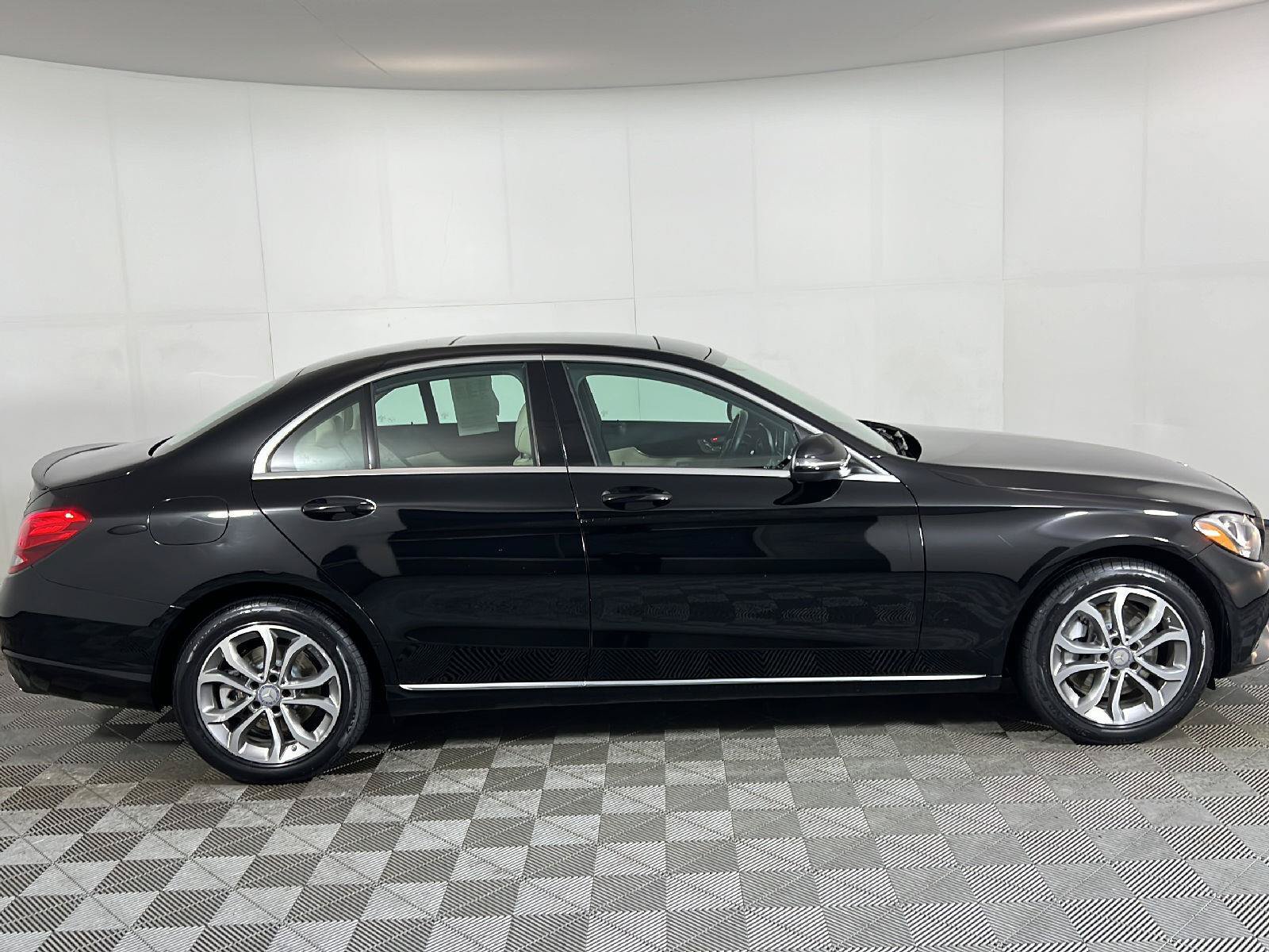 Used 2016 Mercedes-Benz C 300 4MATIC Sedan image 44