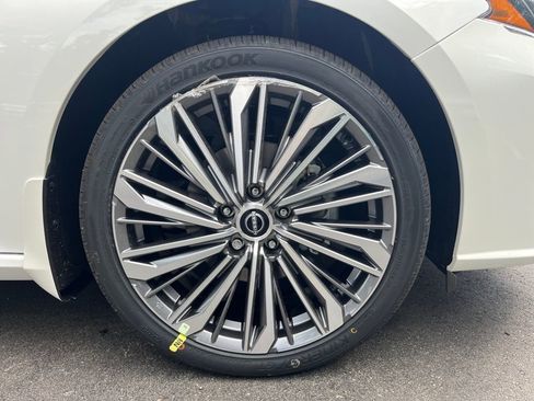 New 2025 Nissan Altima 2.5 SL image 11