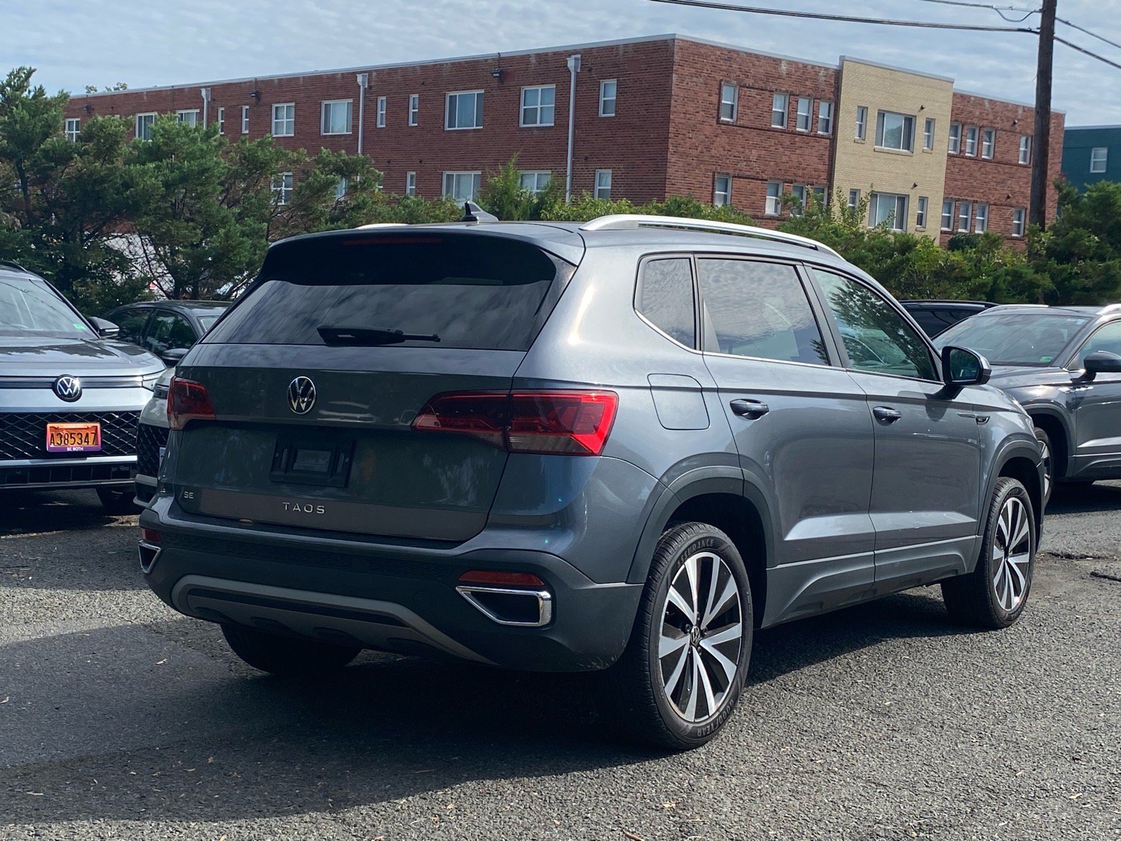 Certified 2023 Volkswagen Taos SE w/ Panoramic Sunroof Package FWD image 3