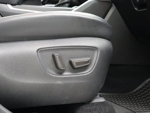 Used 2021 Toyota Highlander XLE AWD/4WD image 25