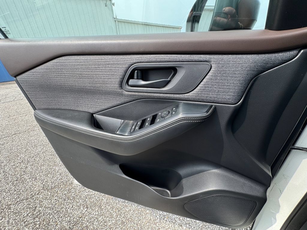 Used 2021 Nissan Rogue S FWD image 25