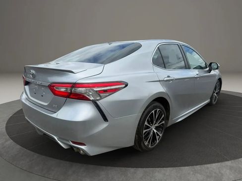Used 2019 Toyota Camry SE FWD image 5