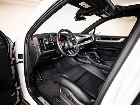 Certified 2026 Porsche Cayenne AWD/4WD image 4
