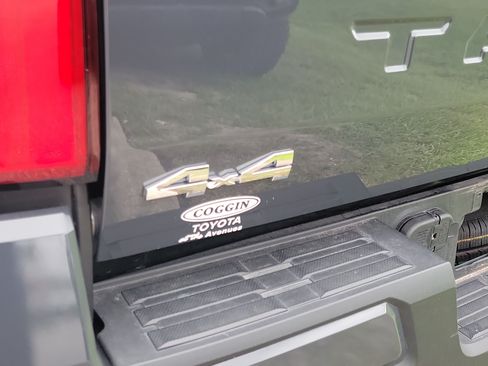 Used 2025 Toyota Tacoma SR5 AWD/4WD image 21