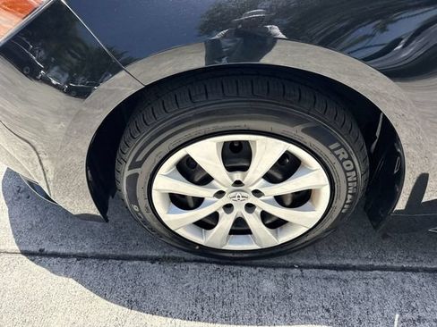 Used 2022 Toyota Corolla LE FWD image 10