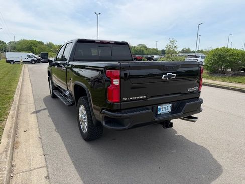 Used 2024 Chevrolet Silverado 2500 High Country w/ Technology Package AWD/4WD image 4