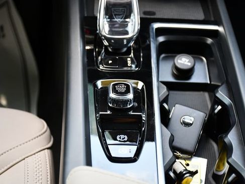 Used 2026 Volvo XC60 B5 Plus AWD/4WD image 24