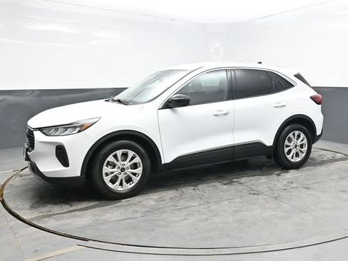 Used 2023 Ford Escape Active w/ Tech Pack #1 FWD image 3