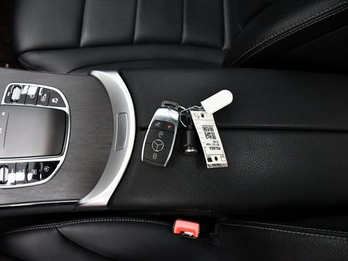 Used 2021 Mercedes-Benz GLC 300 4MATIC image 24