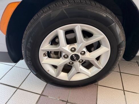 Used 2025 Kia Soul LX w/ LX Technology Package FWD image 20